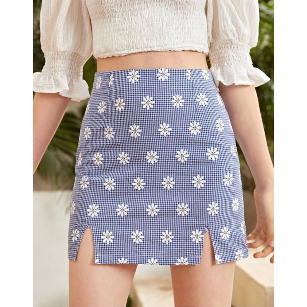 Shein Daisy Print Mini Skirt Size Medium
